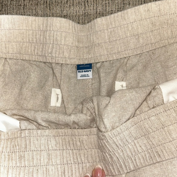 Old Navy Cream Shorts - Picture 3 of 6